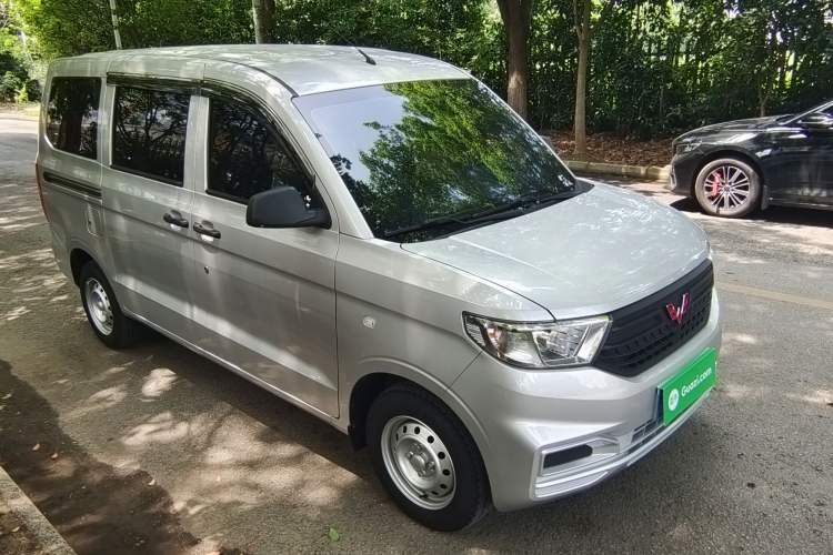 Used Wuling Hongguang V 2022 1.5L Jingqu Edition Electric-Assist LAR Exterior 6
