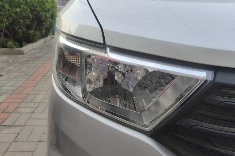 Used Wuling Hongguang V 2022 1.5L Jingqu Version Hydraulic Power Steering LAR Exterior 6