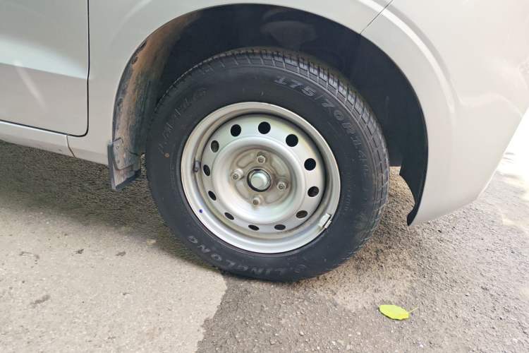 Used Wuling Hongguang V 2022 1.5L Jingqu Version Hydraulic Power Steering LAR Exterior 7