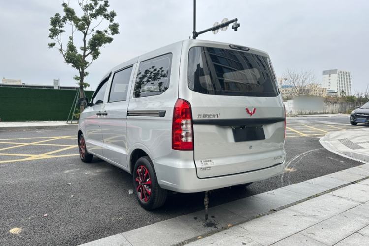 Used Wuling Hongguang V 2022 1.5L Jingqu Edition Electric-Assist LAR Exterior 8