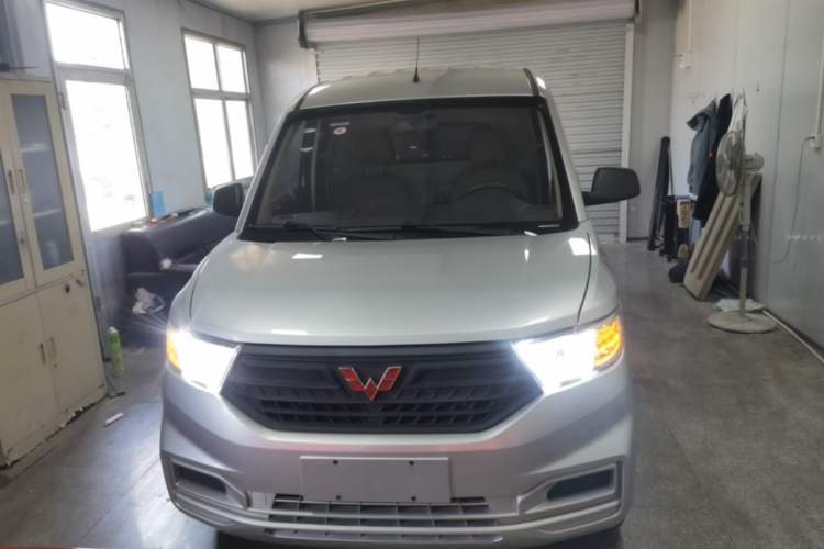Used Wuling Hongguang V 2022 1.5L Jingqu Edition Enclosed-Window Vehicle with Hydraulic Power Steering LAR Front