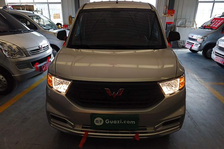 Used Wuling Hongguang V 2022 1.5L Jingqu Edition Enclosed-Window Vehicle with Hydraulic Power Steering LAR Front
