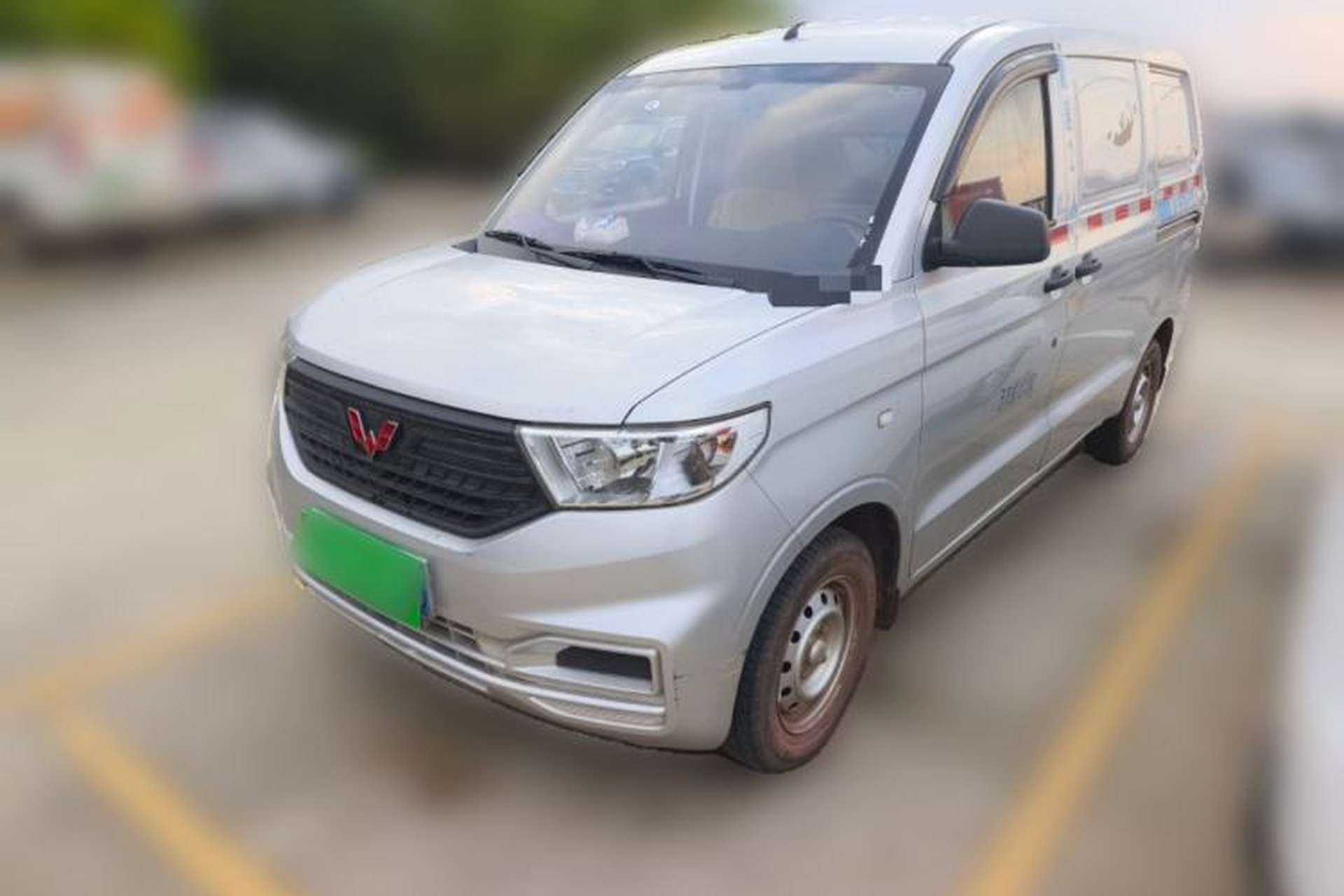 Used Wuling Hongguang V 2022 1.5L Jingqu Edition Enclosed-Window Vehicle with Hydraulic Power Steering LAR Front Left 45 Deg