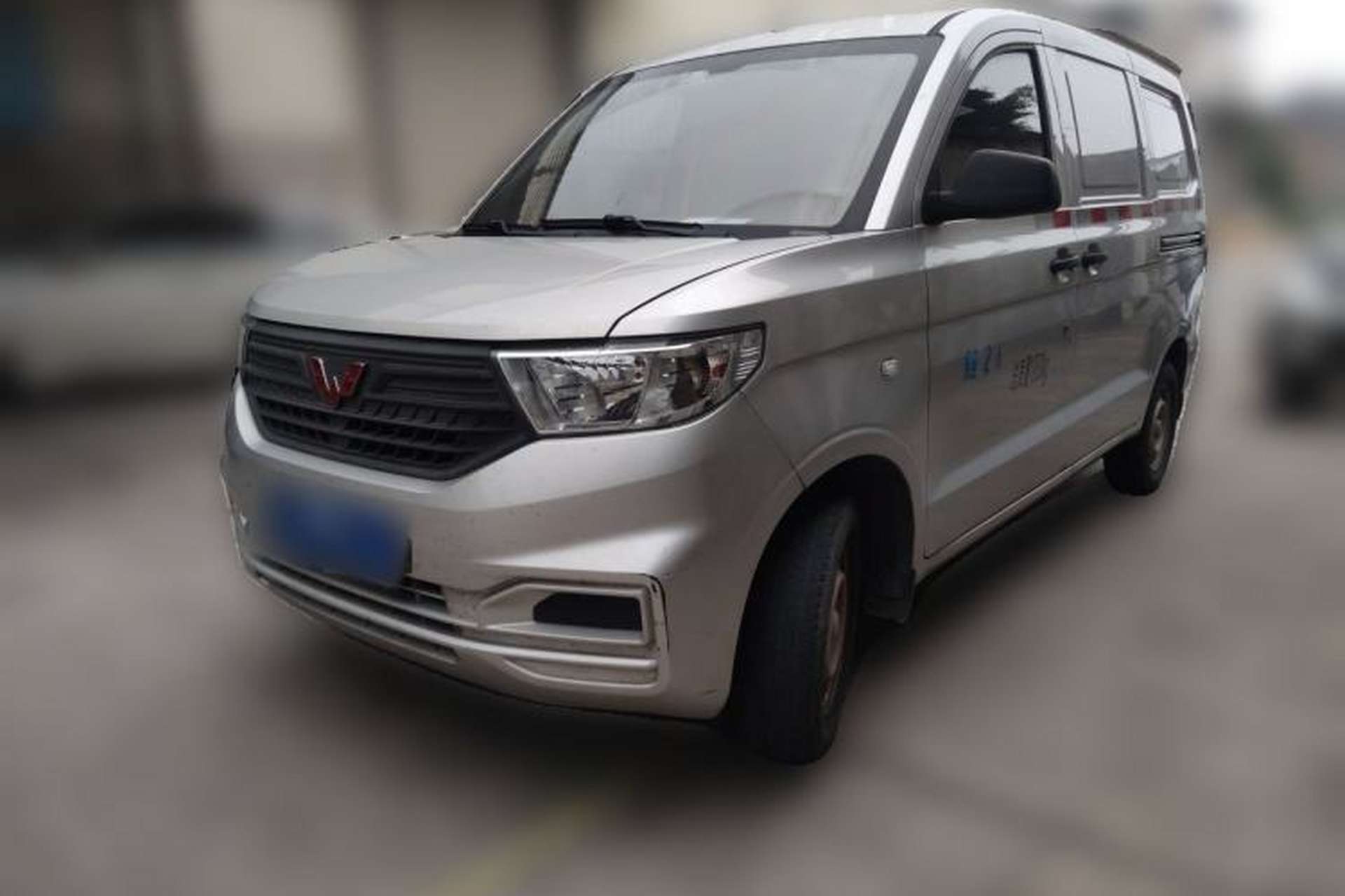 Used Wuling Hongguang V 2022 1.5L Jingqu Edition Enclosed-Window Vehicle with Hydraulic Power Steering LAR Front Left 45 Deg