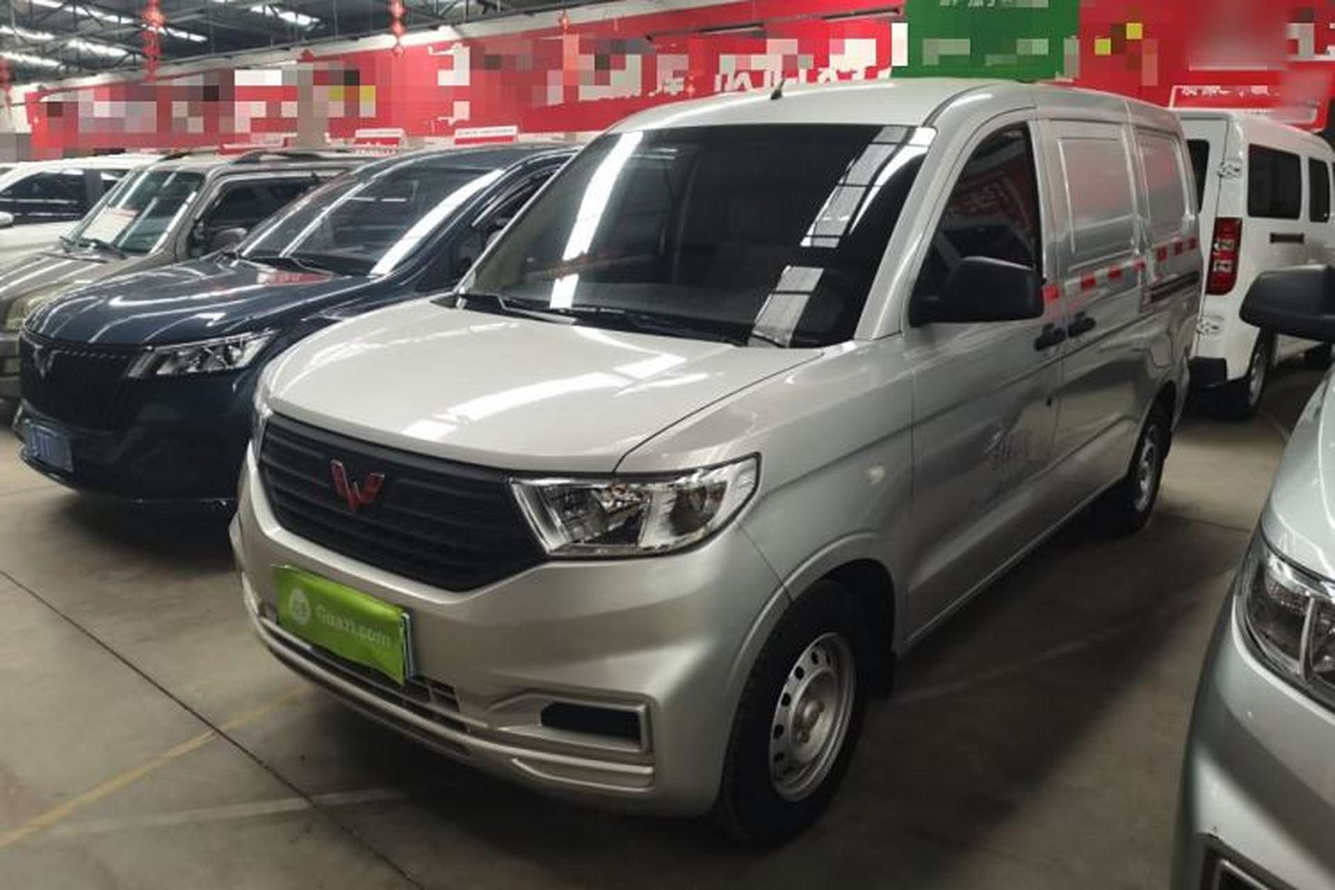 Used Wuling Hongguang V 2022 1.5L Jingqu Edition Enclosed-Window Vehicle with Hydraulic Power Steering LAR Front Left 45 Deg
