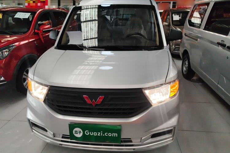 Used Wuling Hongguang V 2022 1.5L Jingqu Edition Enclosed-Window Vehicle with Hydraulic Power Steering LAR Front