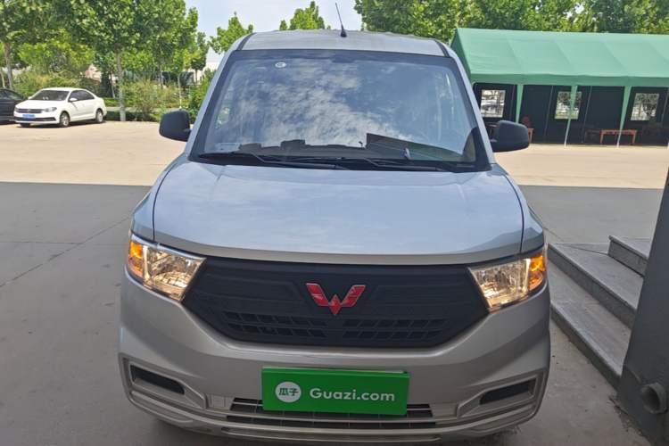 Used Wuling Hongguang V 2022 1.5L Jingqu Edition Enclosed-Window Vehicle with Electric Power Steering LAR Front