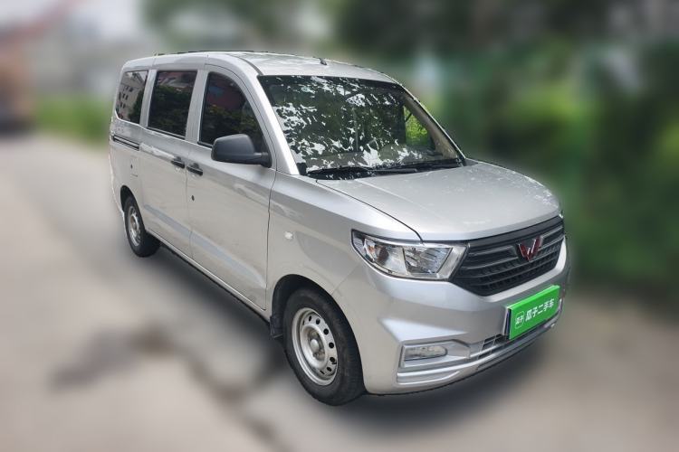 Used Wuling Hongguang V 2022 1.5L Jingqu Edition Electric-Assist LAR Front Right 45 Deg