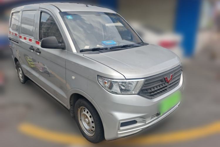 Used Wuling Hongguang V 2022 1.5L Jingqu Edition Enclosed-Window Vehicle with Hydraulic Power Steering LAR Front Right 45 Deg