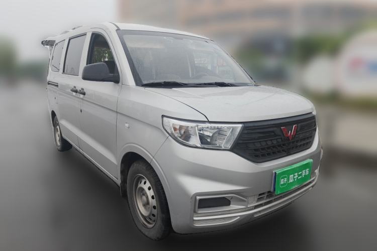 Used Wuling Hongguang V 2022 1.5L Jingqu Edition Electric-Assist LAR Front Right 45 Deg