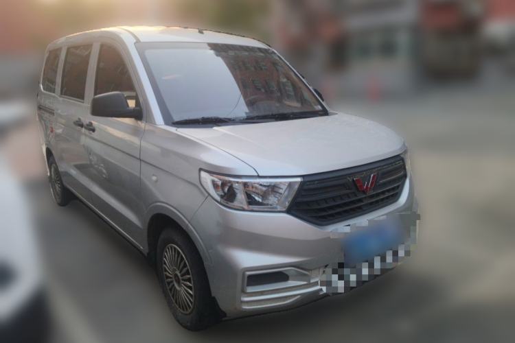 Used Wuling Hongguang V 2022 1.5L Jingqu Edition Electric-Assist LAR Front Right 45 Deg
