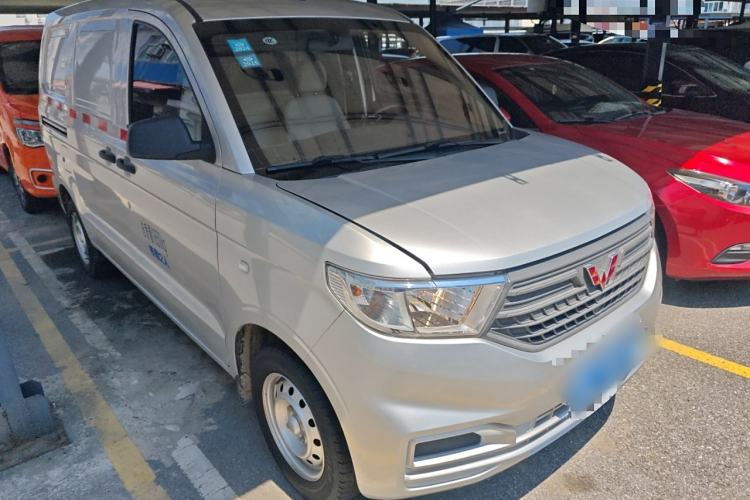 Used Wuling Hongguang V 2022 1.5L Jingqu Edition Enclosed-Window Vehicle with Hydraulic Power Steering LAR Front Right 45 Deg