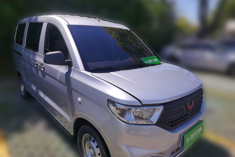 Used Wuling Hongguang V 2022 1.5L Jingqu Edition Electric-Assist LAR Front Right 45 Deg