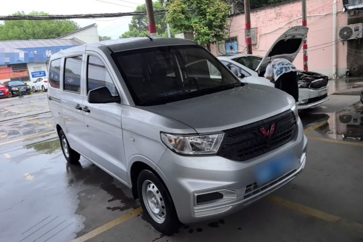 Used Wuling Hongguang V 2022 1.5L Jingqu Edition Electric-Assist LAR Front Right 45 Deg