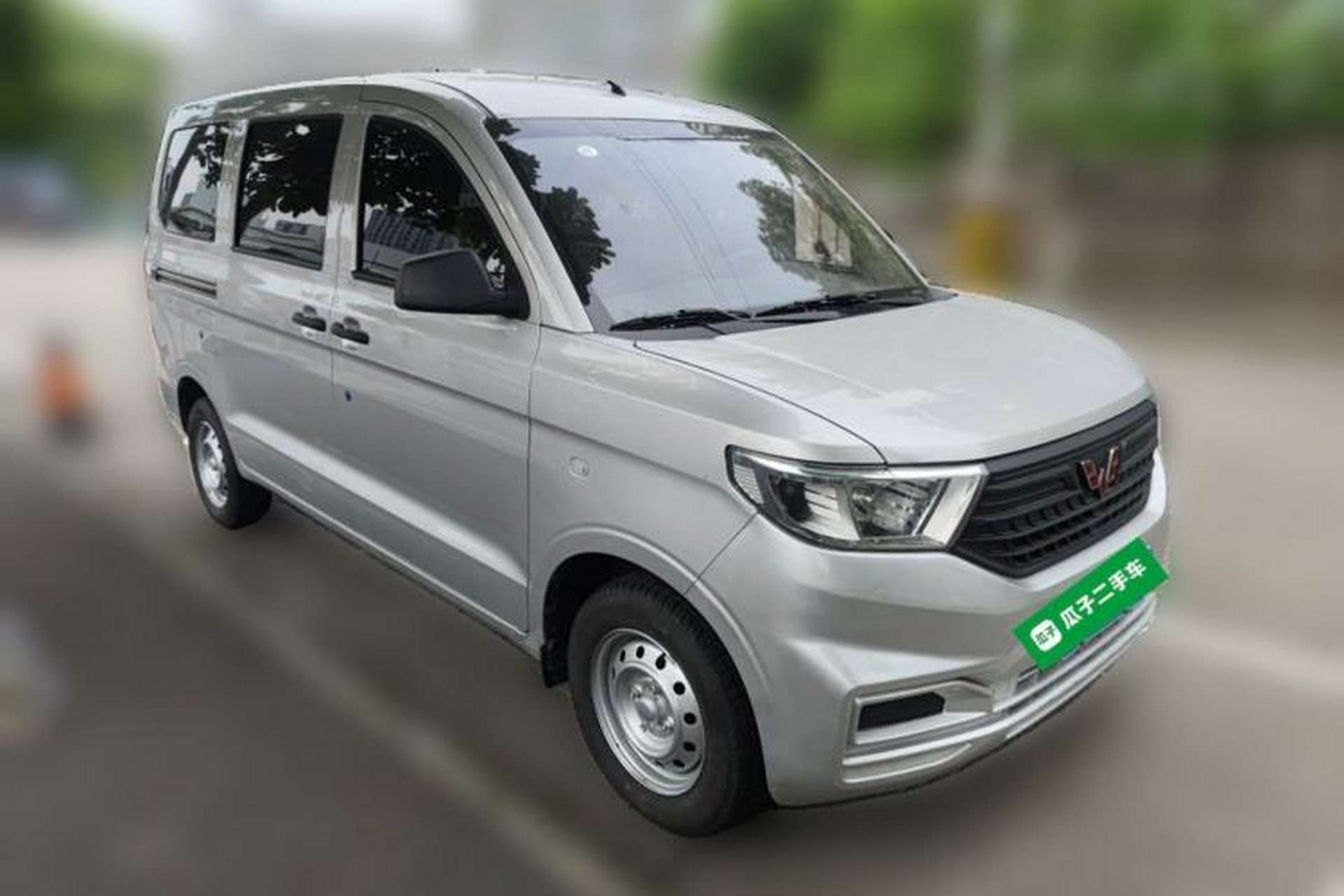 Used Wuling Hongguang V 2022 1.5L Jingqu Edition Electric-Assist LAR Front Right 45 Deg