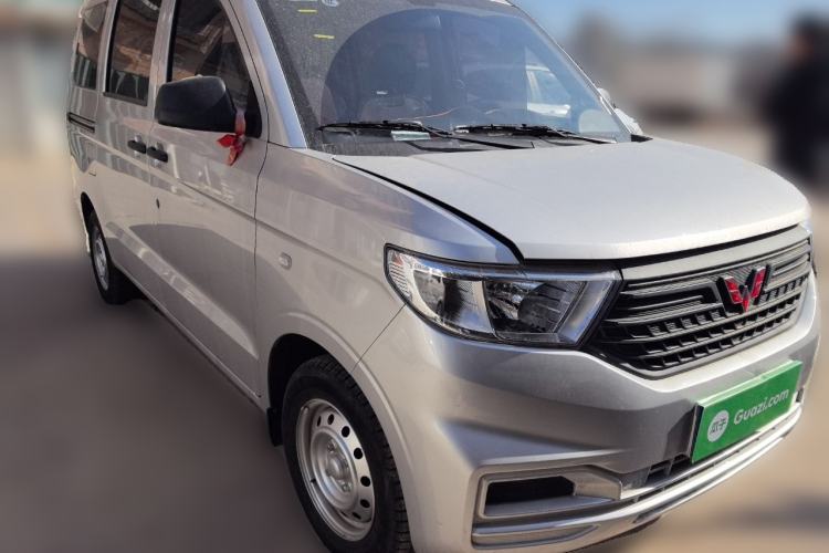 Used Wuling Hongguang V 2022 1.5L Jingqu Edition Electric-Assist LAR Front Right 45 Deg