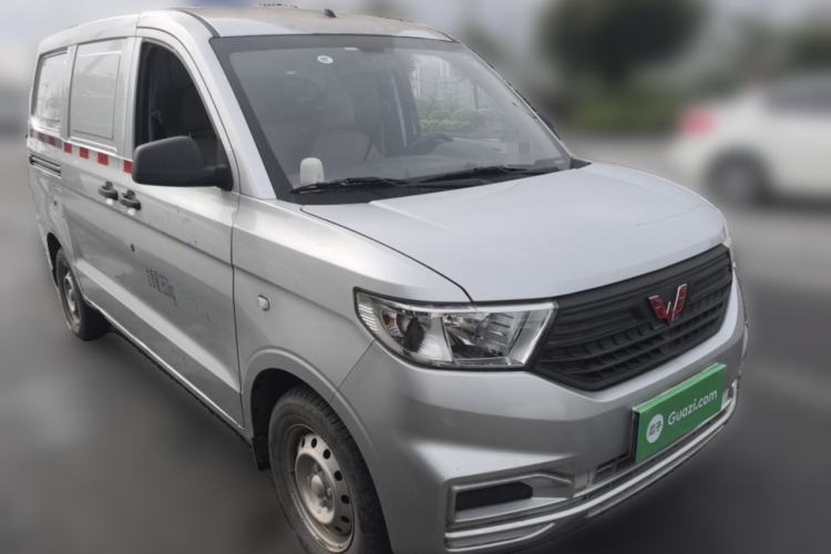 Used Wuling Hongguang V 2022 1.5L Jingqu Edition Enclosed-Window Vehicle with Hydraulic Power Steering LAR Front Right 45 Deg