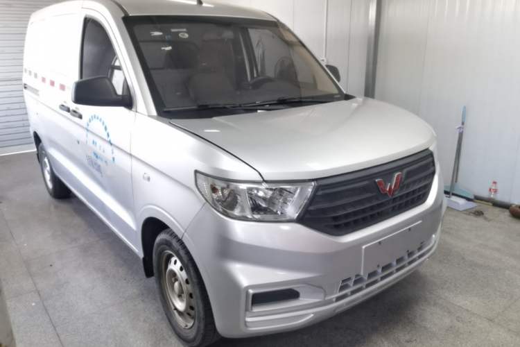 Used Wuling Hongguang V 2022 1.5L Jingqu Edition Enclosed-Window Vehicle with Hydraulic Power Steering LAR Front Right 45 Deg