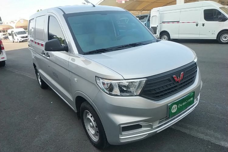 Used Wuling Hongguang V 2022 1.5L Jingqu Edition Enclosed-Window Vehicle with Hydraulic Power Steering LAR Front Right 45 Deg