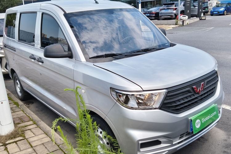 Used Wuling Hongguang V 2022 1.5L Jingqu Edition Electric-Assist LAR Front Right 45 Deg