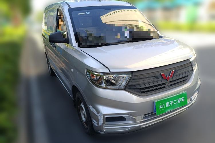 Used Wuling Hongguang V 2022 1.5L Jingqu Edition Enclosed-Window Vehicle with Hydraulic Power Steering LAR Front Right 45 Deg