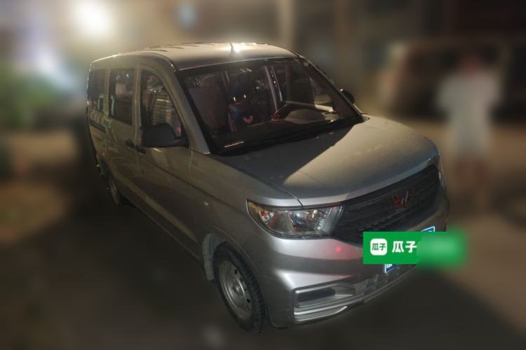 Used Wuling Hongguang V 2022 1.5L Jingqu Edition Electric-Assist LAR Front Right 45 Deg