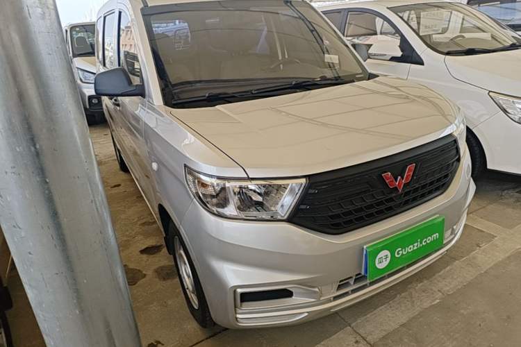Used Wuling Hongguang V 2022 1.5L Jingqu Edition Electric-Assist LAR Front Right 45 Deg