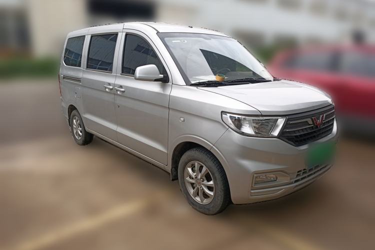 Used Wuling Hongguang V 2022 1.5L Jingqu Edition Electric-Assist LAR Front Right 45 Deg