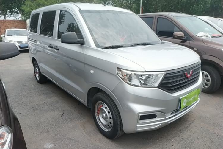 Used Wuling Hongguang V 2022 1.5L Jingqu Edition Electric-Assist LAR Front Right 45 Deg