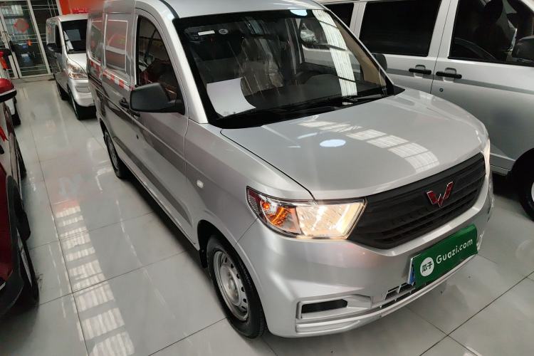 Used Wuling Hongguang V 2022 1.5L Jingqu Edition Enclosed-Window Vehicle with Hydraulic Power Steering LAR Front Right 45 Deg