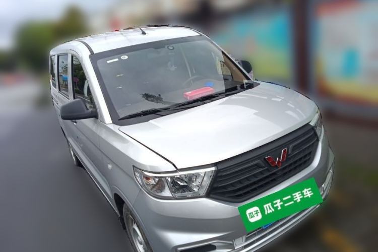 Used Wuling Hongguang V 2022 1.5L Jingqu Edition Electric-Assist LAR Front Right 45 Deg
