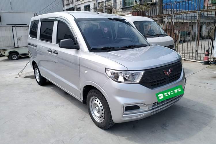 Used Wuling Hongguang V 2022 1.5L Jingqu Edition Electric-Assist LAR Front Right 45 Deg