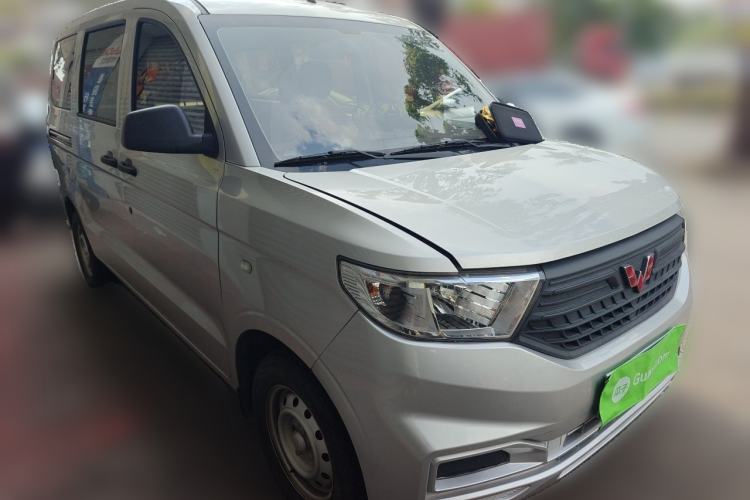 Used Wuling Hongguang V 2022 1.5L Jingqu Edition Electric-Assist LAR Front Right 45 Deg