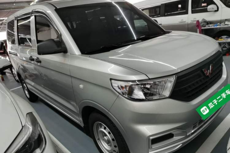 Used Wuling Hongguang V 2022 1.5L Jingqu Edition Electric-Assist LAR Front Right 45 Deg