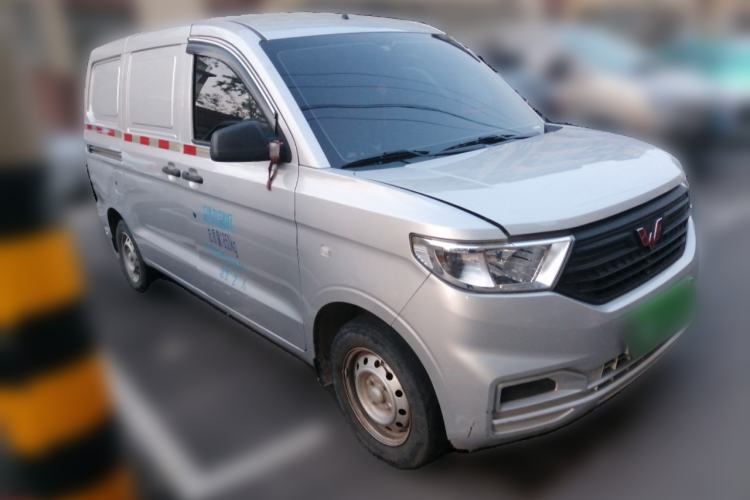Used Wuling Hongguang V 2022 1.5L Jingqu Edition Enclosed-Window Vehicle with Hydraulic Power Steering LAR Front Right 45 Deg