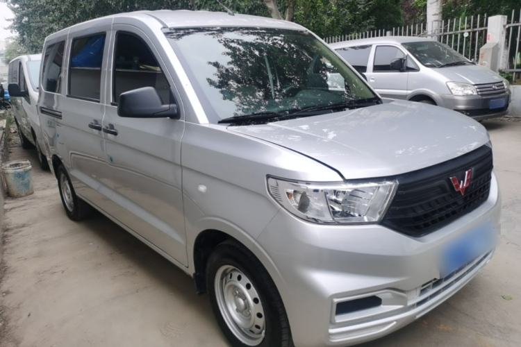 Used Wuling Hongguang V 2022 1.5L Jingqu Edition Electric-Assist LAR Front Right 45 Deg