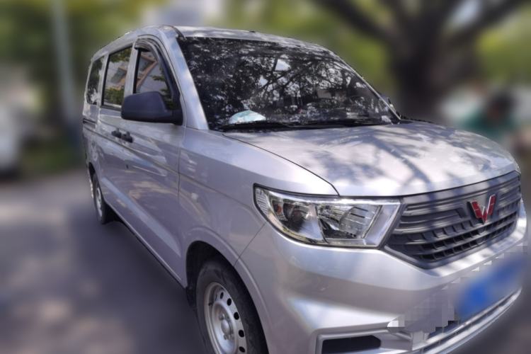 Used Wuling Hongguang V 2022 1.5L Jingqu Edition Electric-Assist LAR Front Right 45 Deg
