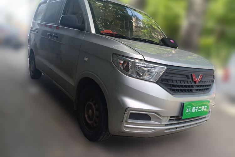Used Wuling Hongguang V 2022 1.5L Jingqu Edition Enclosed-Window Vehicle with Hydraulic Power Steering LAR Front Right 45 Deg