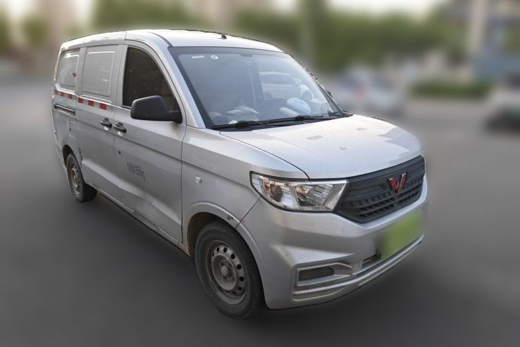 Used Wuling Hongguang V 2022 1.5L Jingqu Edition Enclosed-Window Vehicle with Hydraulic Power Steering LAR Front Right 45 Deg
