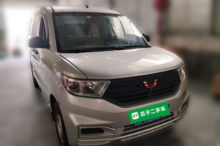 Used Wuling Hongguang V 2022 1.5L Jingqu Edition Enclosed-Window Vehicle with Hydraulic Power Steering LAR Front Right 45 Deg