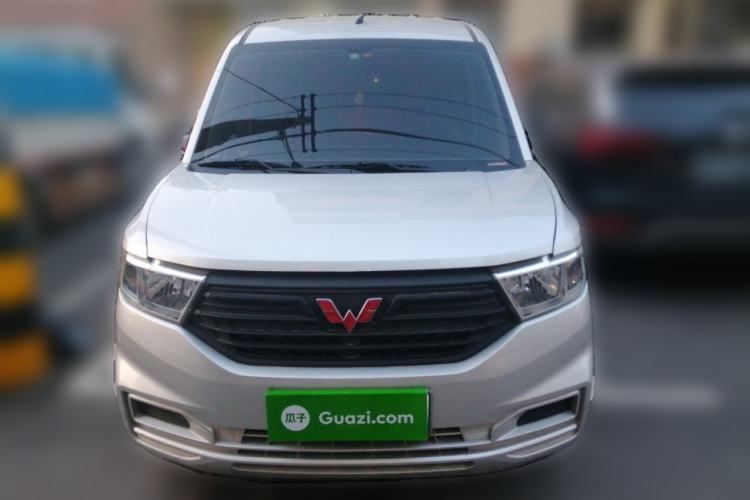 Used Wuling Hongguang V 2022 1.5L Jingqu Edition Enclosed-Window Vehicle with Hydraulic Power Steering LAR Front