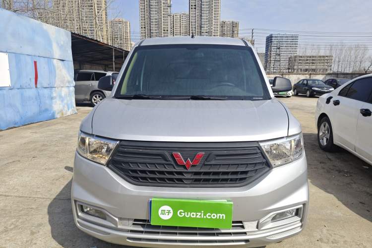 Used Wuling Hongguang V 2022 1.5L Jingqu Edition Enclosed-Window Vehicle with Electric Power Steering LAR Front