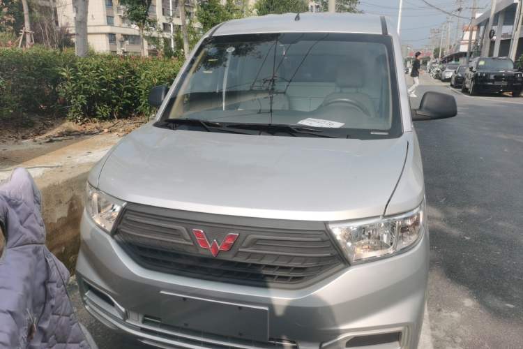 Used Wuling Hongguang V 2022 1.5L Jingqu Edition Enclosed-Window Vehicle with Hydraulic Power Steering LAR Front