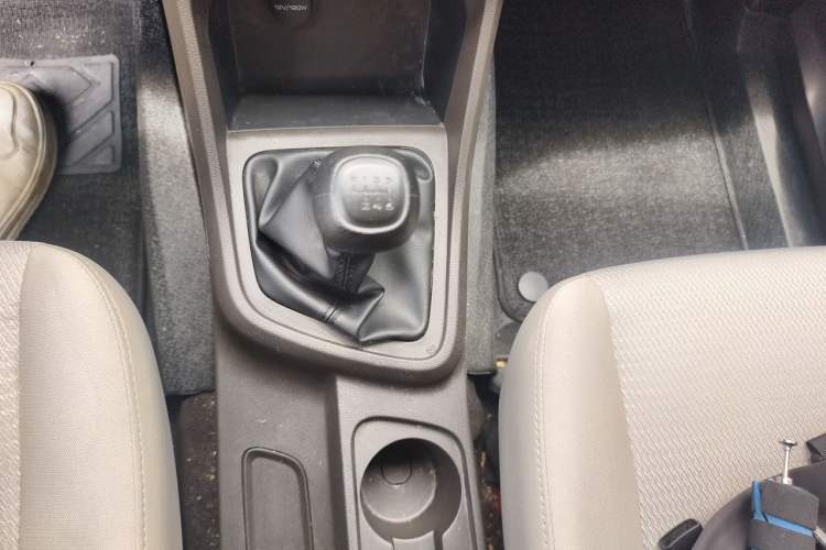 Used Wuling Hongguang V 2022 1.5L Jingqu Edition Electric-Assist LAR Gear Lever