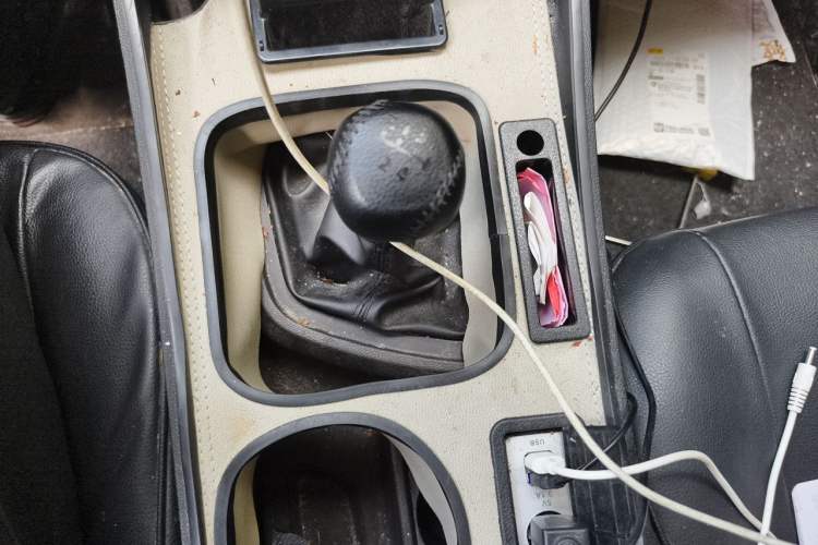 Used Wuling Hongguang V 2022 1.5L Jingqu Edition Electric-Assist LAR Gear Lever