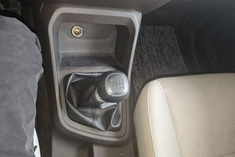 Used Wuling Hongguang V 2022 1.5L Enjoy Edition Electric-Powered LAR Gear Lever