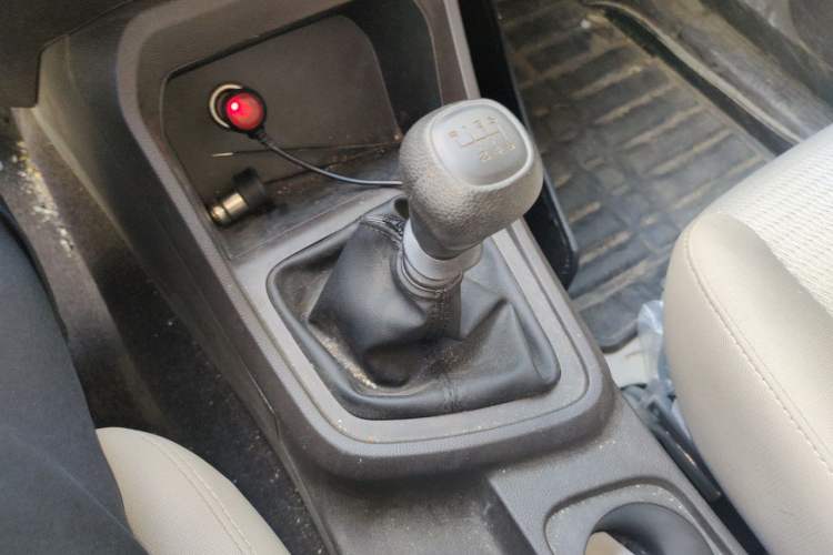 Used Wuling Hongguang V 2022 1.5L Jingqu Version Hydraulic Power Steering LAR Gear Lever