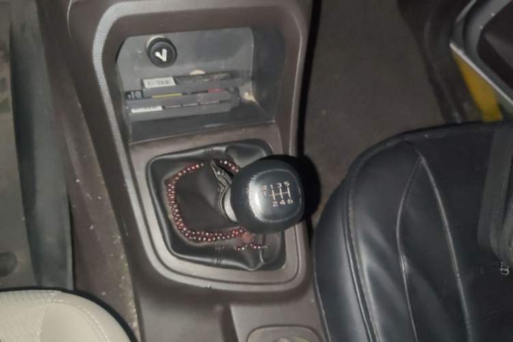 Used Wuling Hongguang V 2022 1.5L Jingqu Edition Electric-Assist LAR Gear Lever