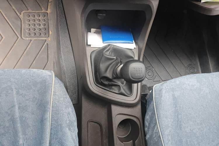 Used Wuling Hongguang V 2022 1.5L Jingqu Edition Electric-Assist LAR Gear Lever