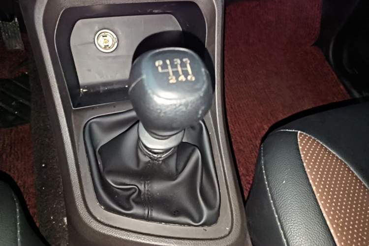 Used Wuling Hongguang V 2022 1.5L Enjoy Edition Electric-Powered LAR Gear Lever